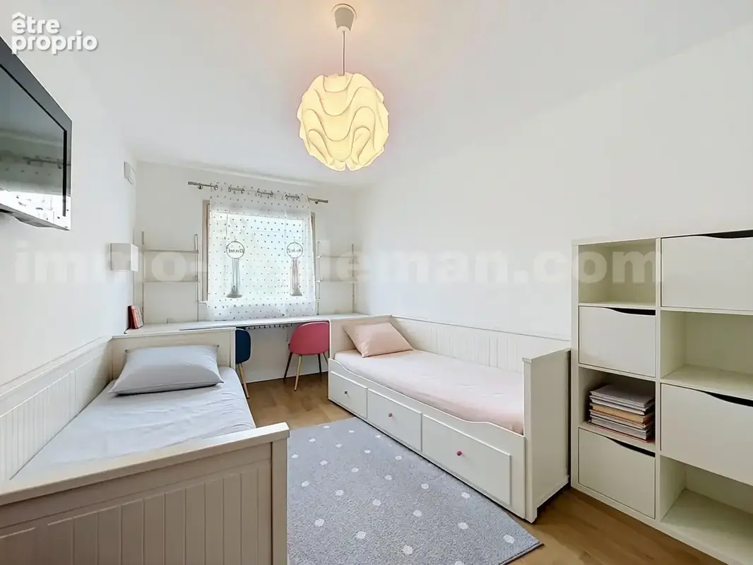 Appartement_T3_Annemasse_belle_superficie_proximitée_frontière_Suisse_tram_Ceva_direction_GENEVE_Frontaliers_Salon_Séjour_Cuisine_Terrasse_Vue_Chambre_1_Chambre_2_