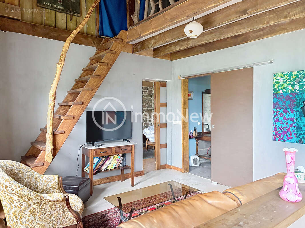 Longere en pierre 108m2 sur 2097m2 - photo 5