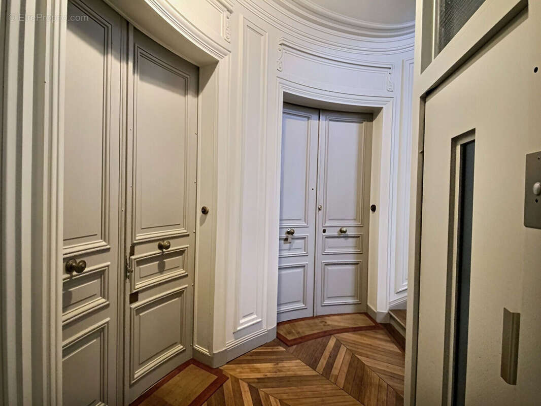 Paris 6e arrondissement - Quartier Saint-Sulpice - Appartement 71 m² - photo 11