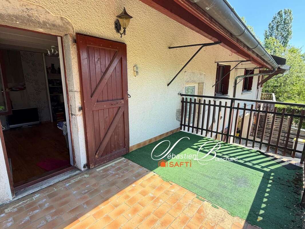 Maison 144 m² à Chanay  - photo 2
