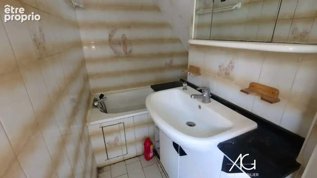 Roubaix   rue jean moulin  maison de cour 85 m2   r+2  idéale colocation 5 chambres  rentabilité 14,5 % - photo 8