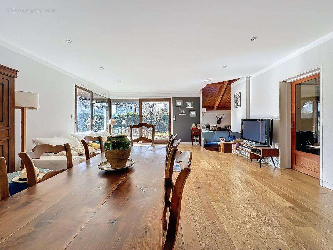 Maison à LUC-LA-PRIMAUBE