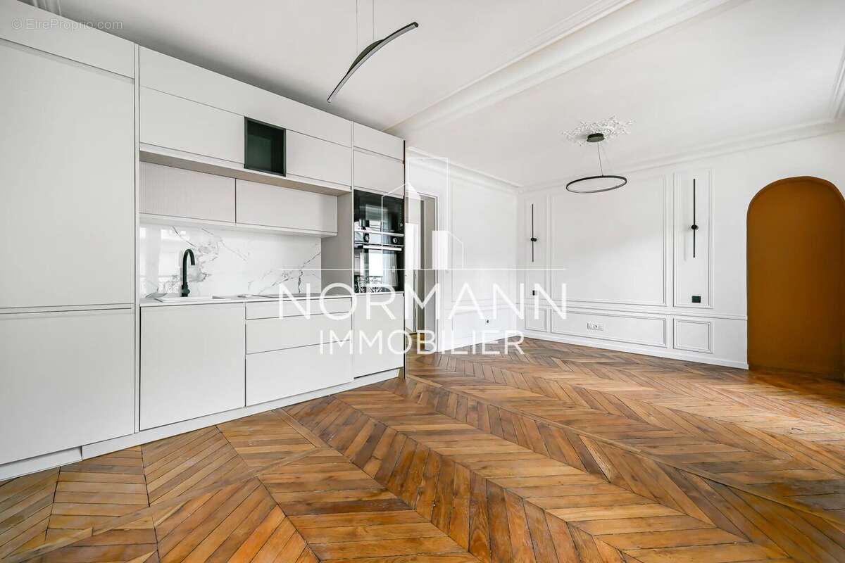 Appartement à PARIS-17E