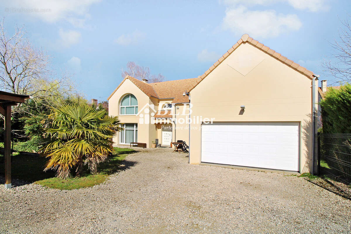 Maison à LE PERRAY-EN-YVELINES