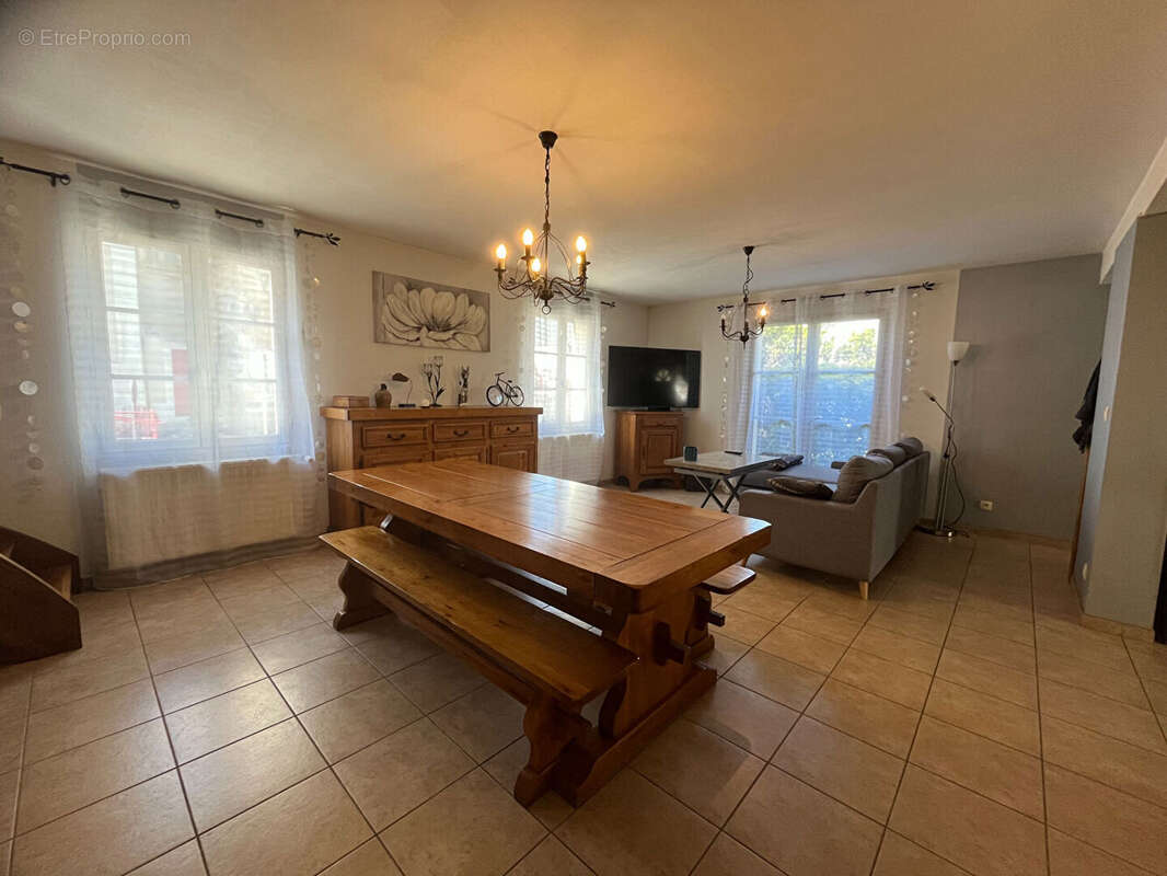 Maison à LES AIX-D'ANGILLON