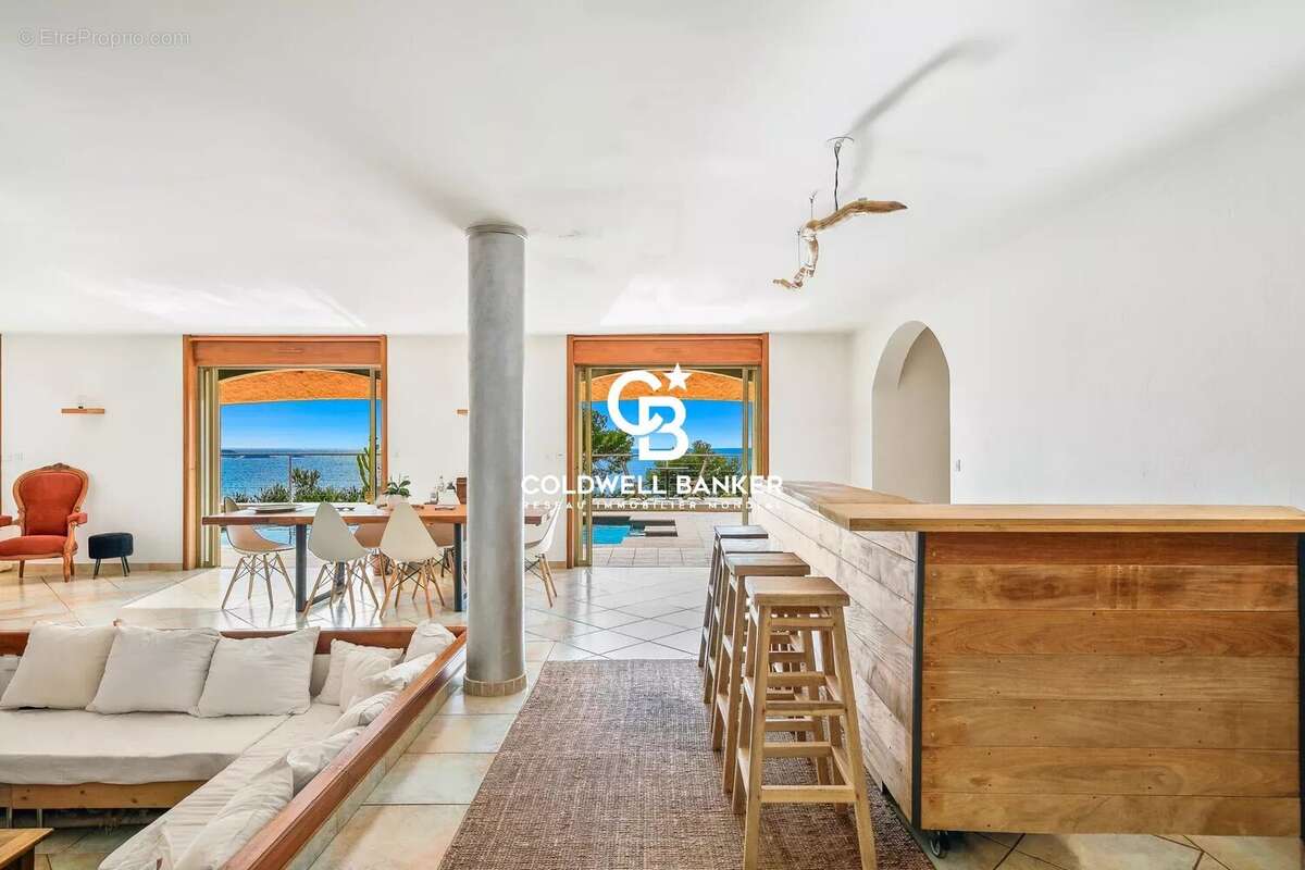 Maison à CARQUEIRANNE