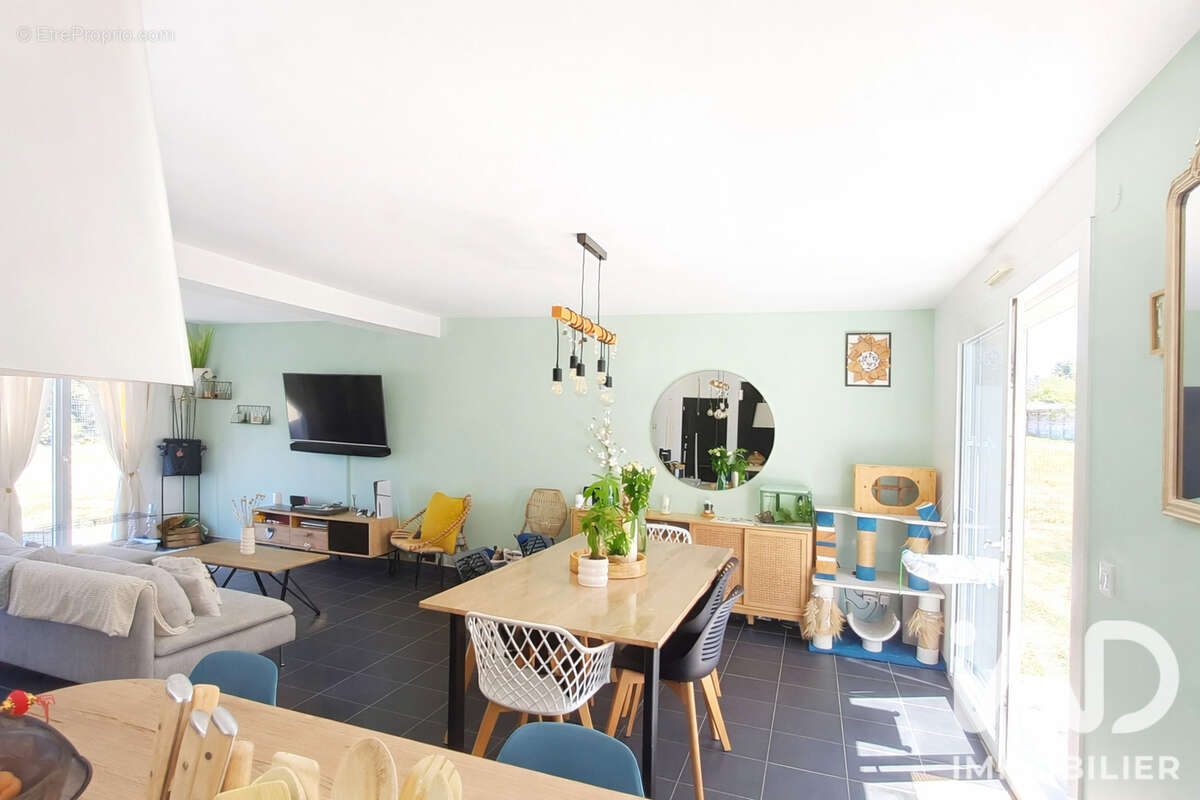 Maison 101 m² à La Chapelle-Du-Bois-Des-Faulx  - photo 5