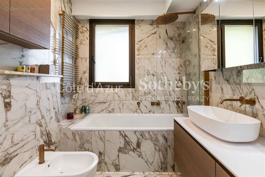 Appartement à ROQUEBRUNE-CAP-MARTIN