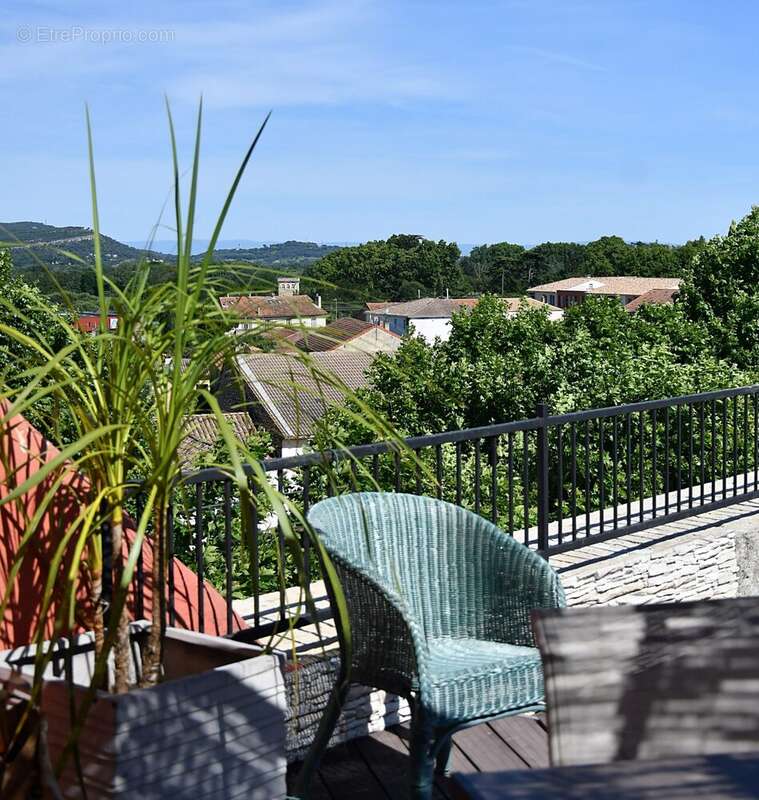 Appartement à BAGNOLS-SUR-CEZE