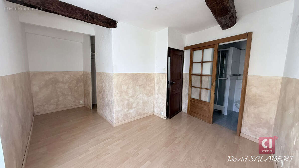 À vendre Rocbaron centre - Maison de village T4 de 59 m² sur 3 niveaux - photo 8