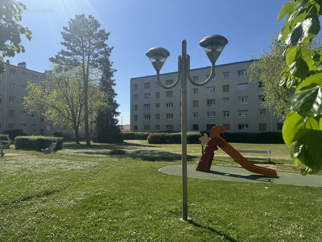 Appartement à SARTROUVILLE