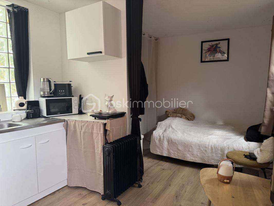 À La Roquebrussanne (83136), maison de plain-pied rénovée avec studio indépendant sur 1 650 m² de terrain plat et clôturé - photo 25