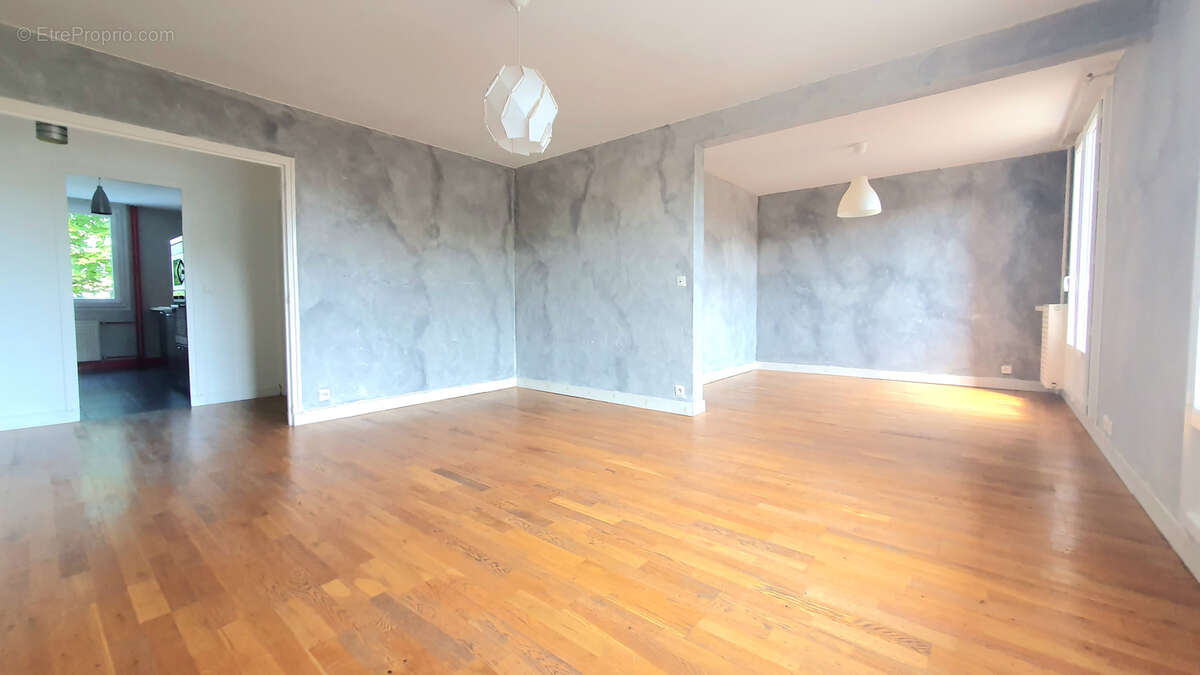 Appartement à YZEURE