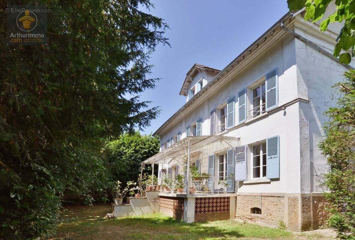 Maison à MANDRES-LES-ROSES