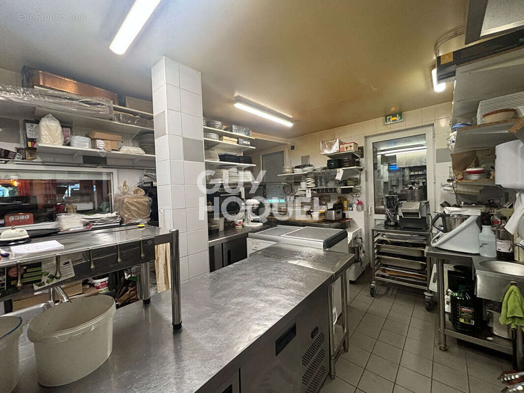 Commerce à ESCOURCE