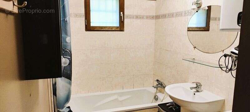 Maison à SAINT-LAURENT-DU-CROS