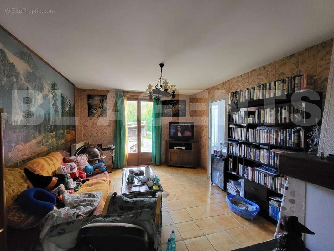 2 - Maison à SAINT-CYR-SUR-MORIN