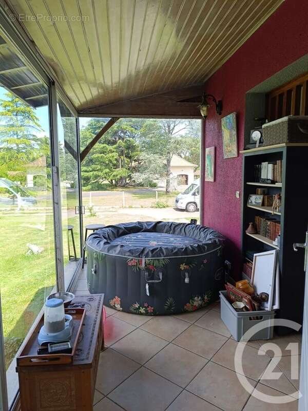 Maison à LES PEINTURES