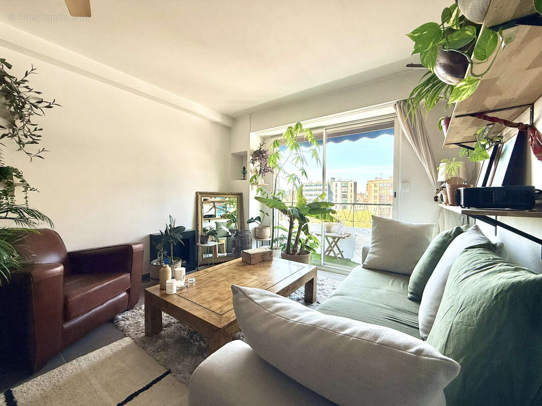 Appartement à MARSEILLE-4E