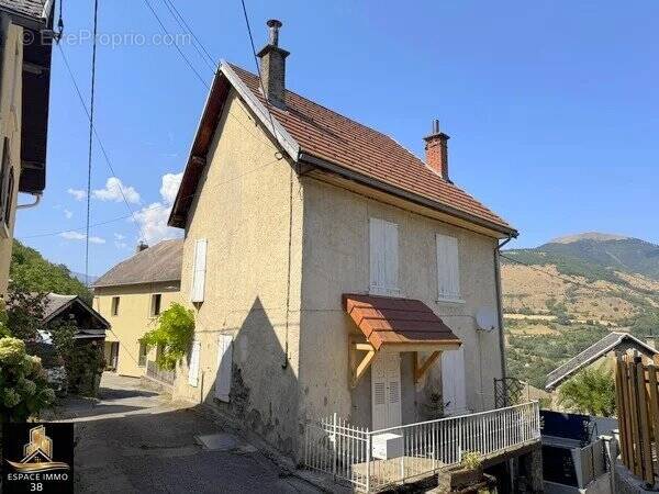 Maison à LA MOTTE-SAINT-MARTIN