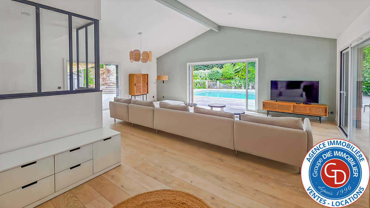Magnifique villa rénovée avec 5 chambres, piscine et garage - photo 14