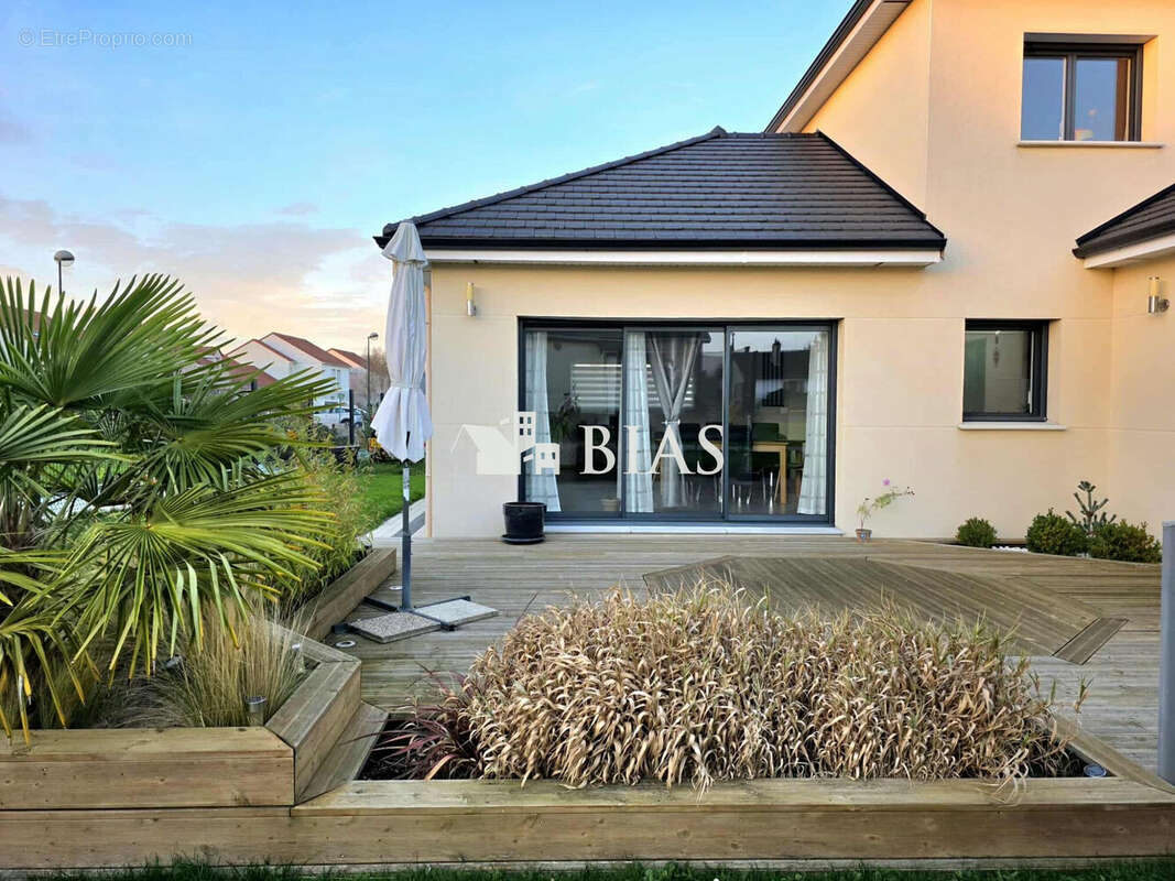 Maison à SAINT-PIERRE-DE-VARENGEVILLE