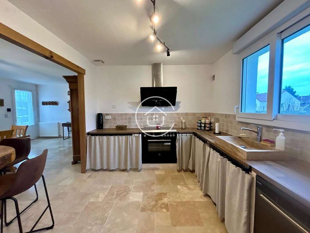 Maison à COUR-CHEVERNY