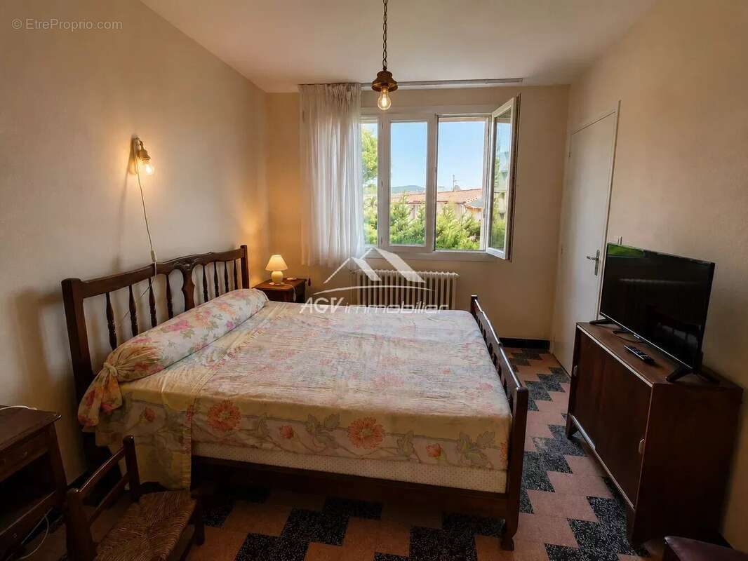 A Alès, maison d'environ 142 m² avec terrain attenant proche des commodités - photo 7