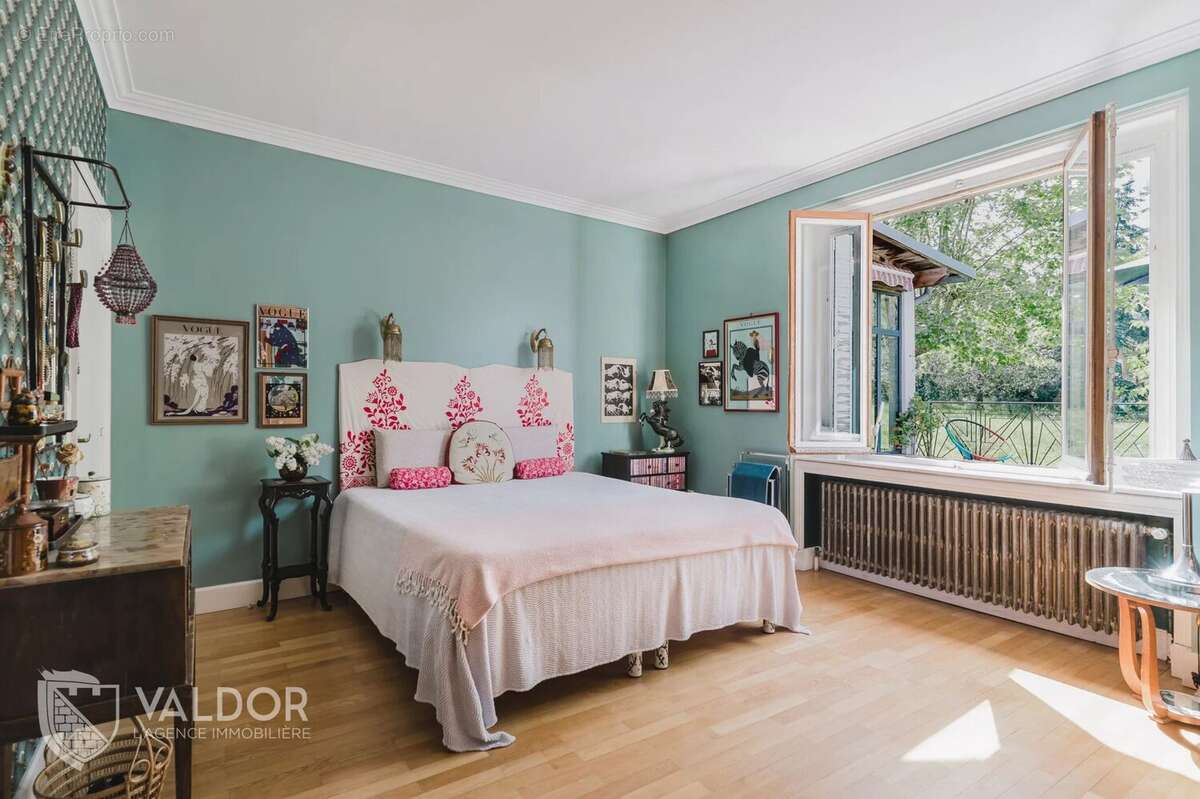 Maison à LA TOUR-DE-SALVAGNY