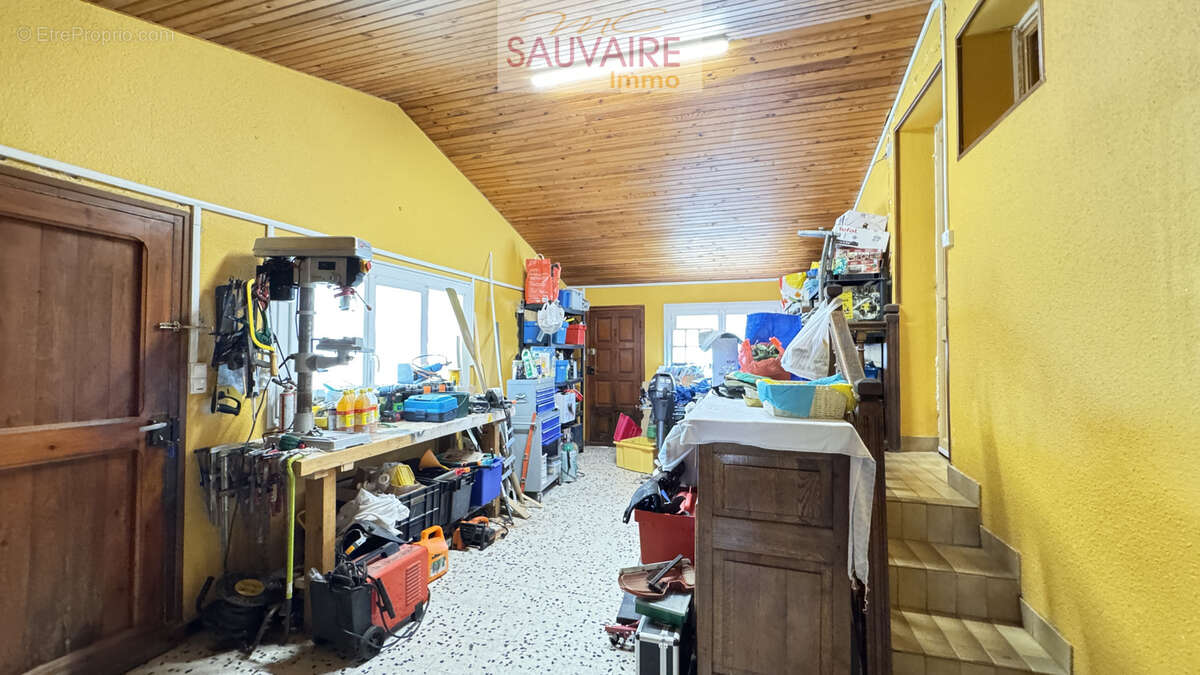 Maison à SAINT-LAURENT-DE-LA-SALANQUE
