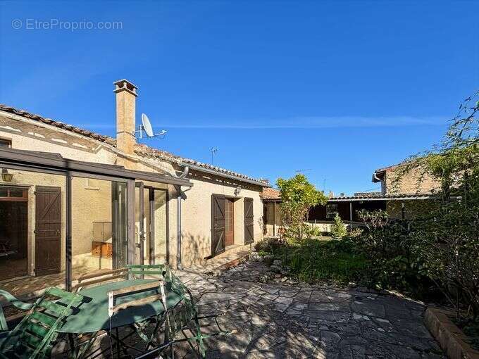 LECTOURE, vaste maison de ville avec jardin et garage - photo 2