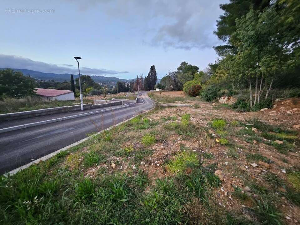 Terrain 450 m² à Allauch  - photo 3