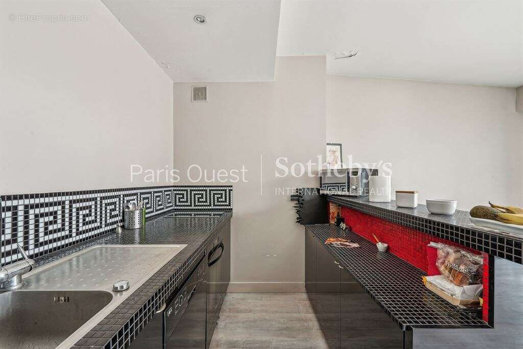 Appartement à PARIS-16E