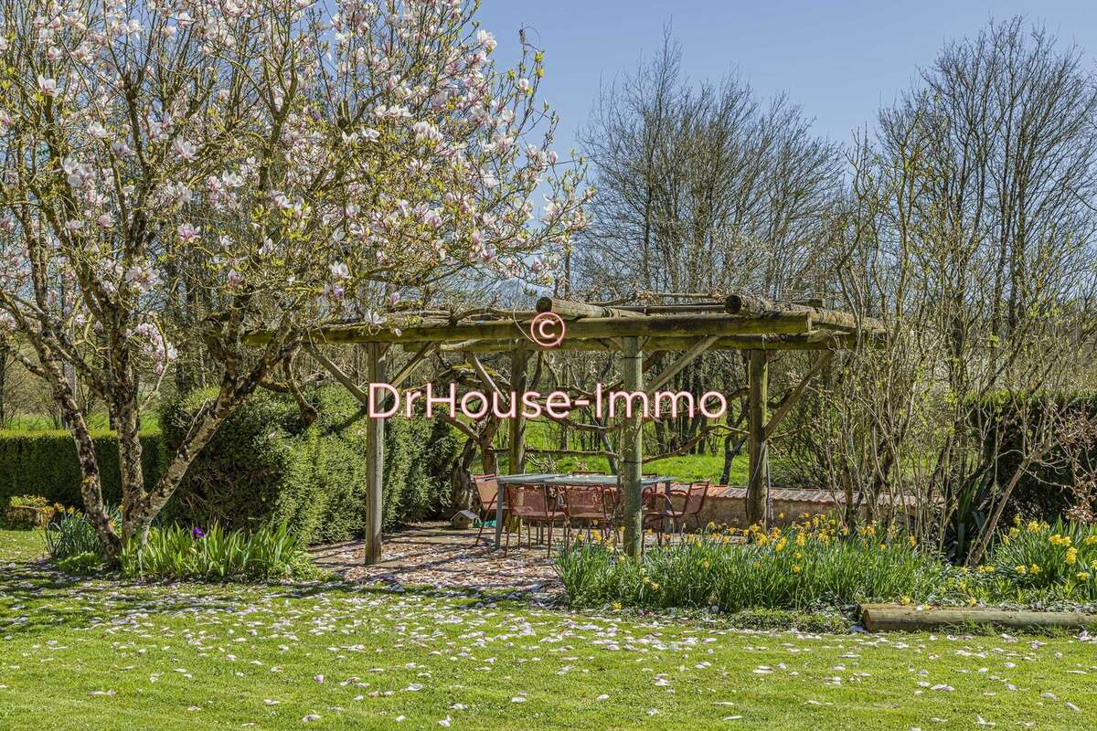 Maison à NEUILLE-LE-LIERRE