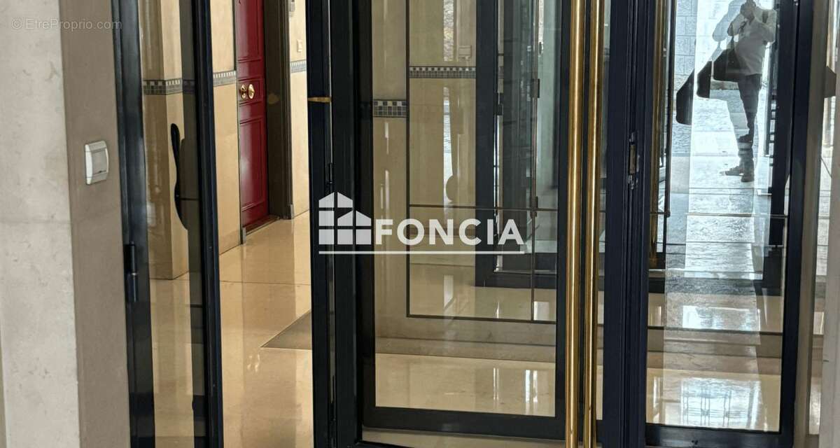 Appartement à PARIS-17E