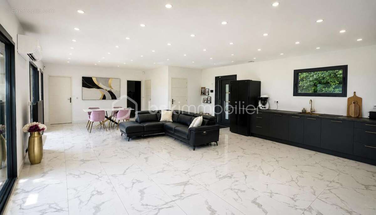 Achat Villa contemporaine RT 2012 de plain-pied – 130 m² habitables + 130 m² aménageables – Piscine – Terrain 1 500 m² - photo 5