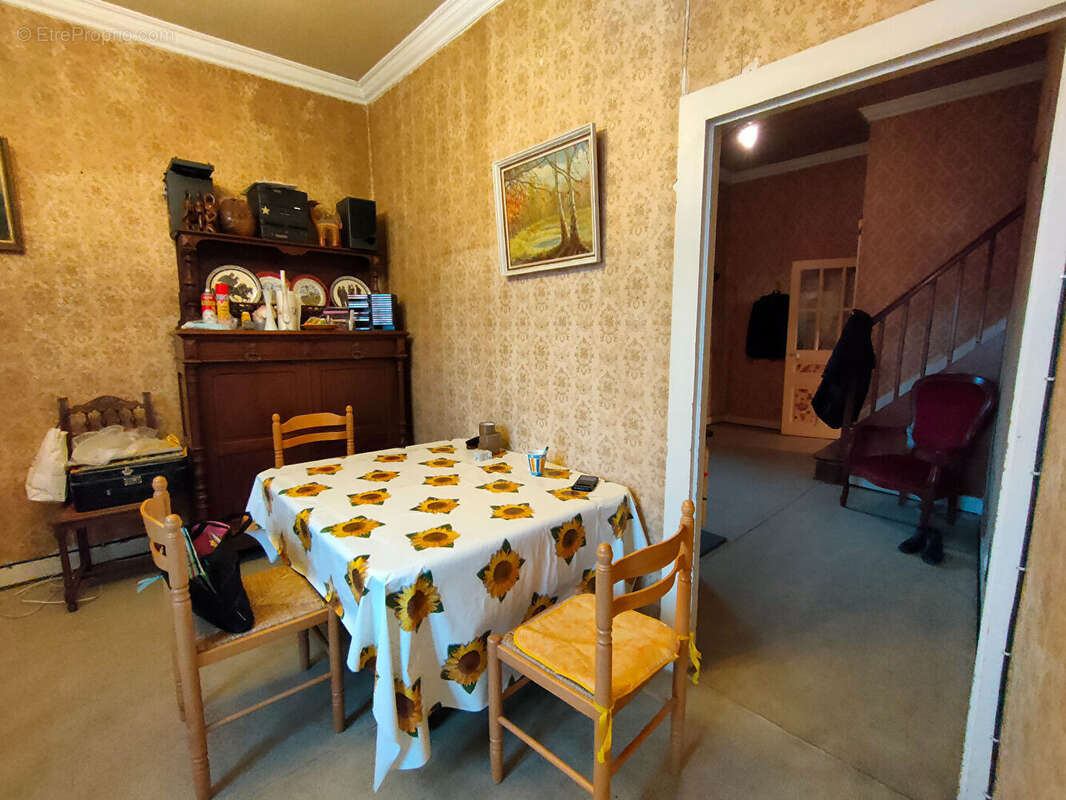 Maison à JAVERLHAC-ET-LA-CHAPELLE-SAINT-ROBERT