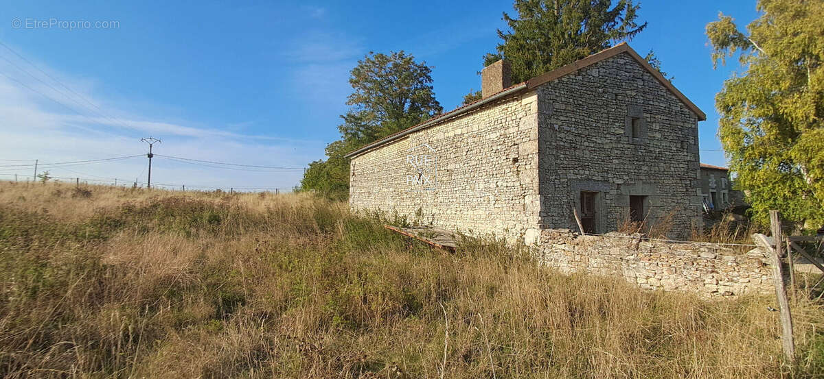 Autre à SAVIGNY-SOUS-FAYE