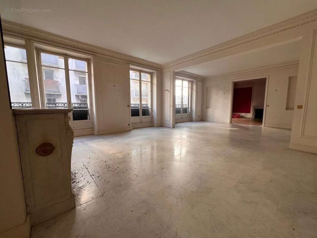 Appartement à PARIS-16E