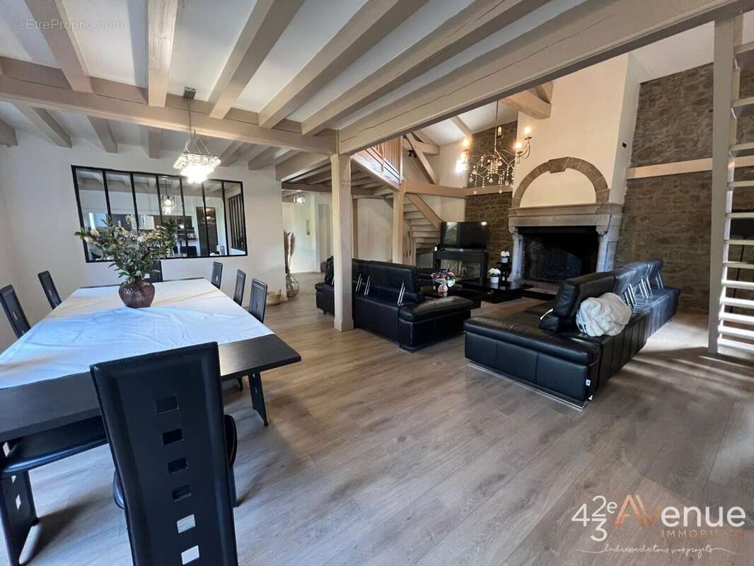 Maison à SAINT-BONNET-LES-OULES