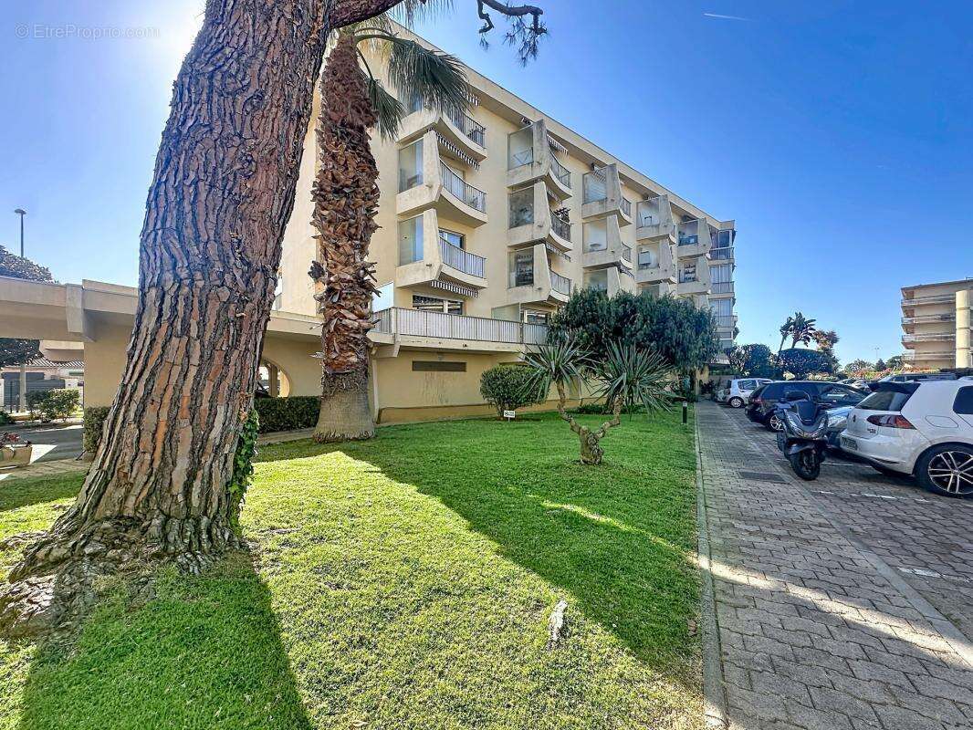 Appartement à SAINT-LAURENT-DU-VAR