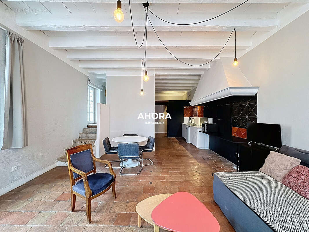 Appartement à MARSEILLE-1E