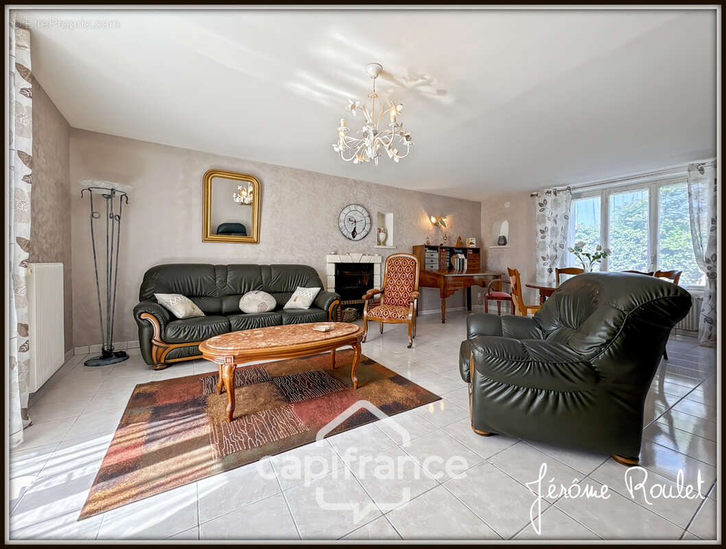 Maison en pierre à vendre Champigny-En-Rochereau (86), 6 pièces, 4 chambres, terrain 1 900 m² avec dépendances - photo 9