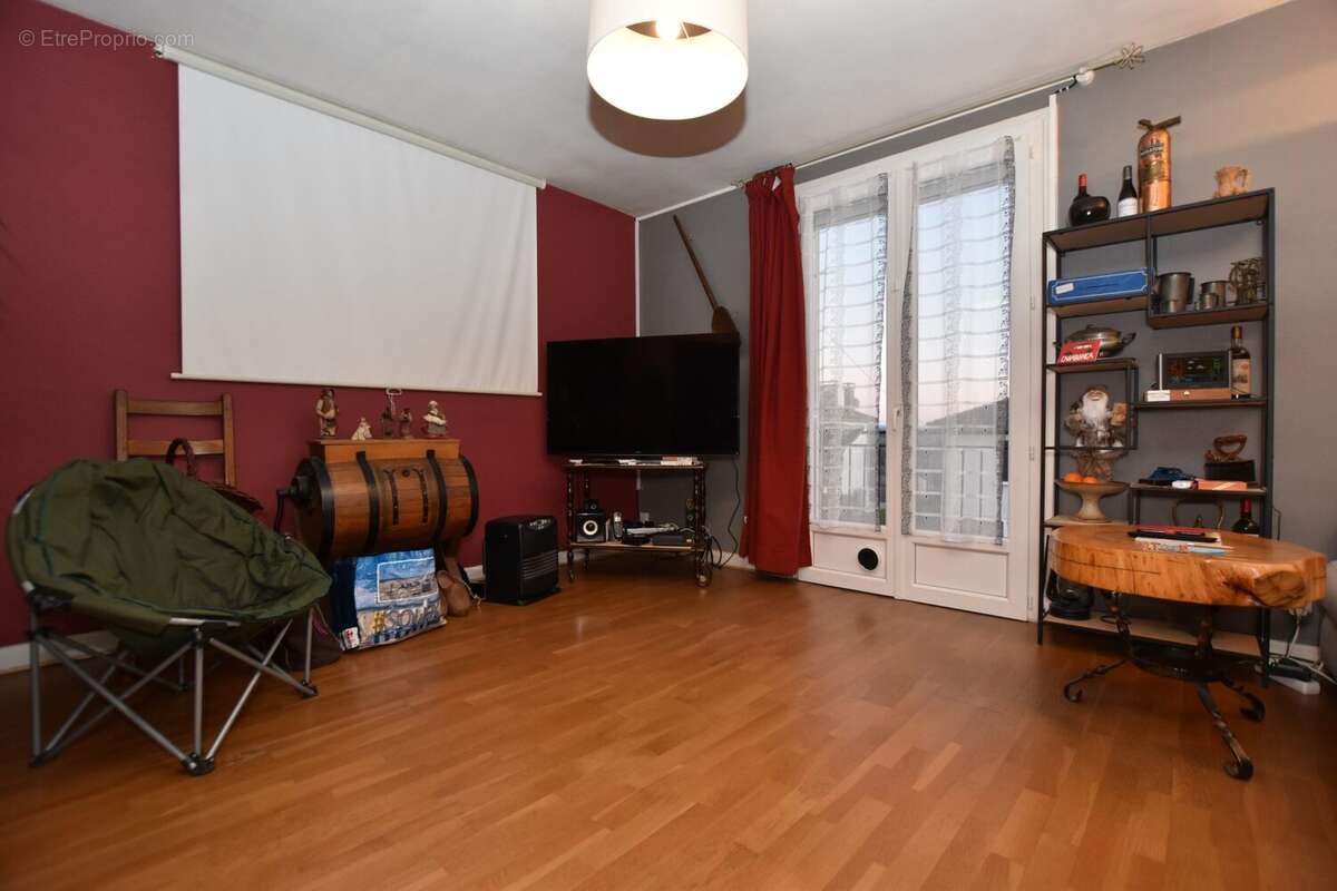 Maison 108 m² à Pleaux  - photo 5
