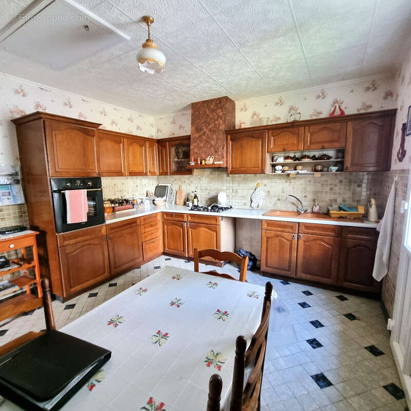 Maison à SAINT-DENIS-DE-JOUHET