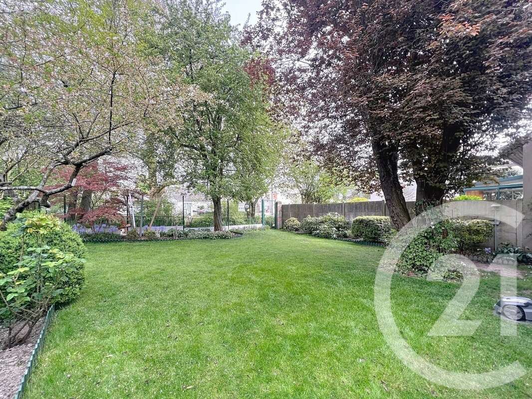 Maison à LE THILLAY