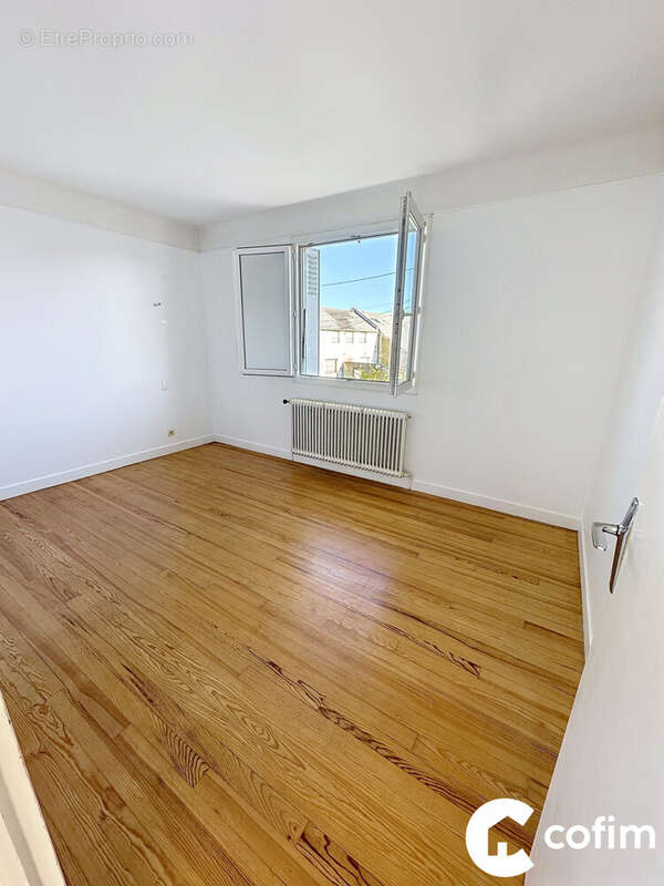 Chambre - Maison à LALOUBERE