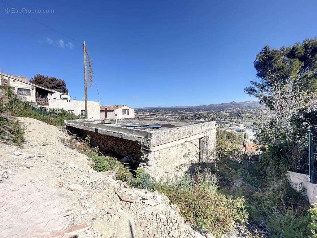 Terrain à MARSEILLE-11E