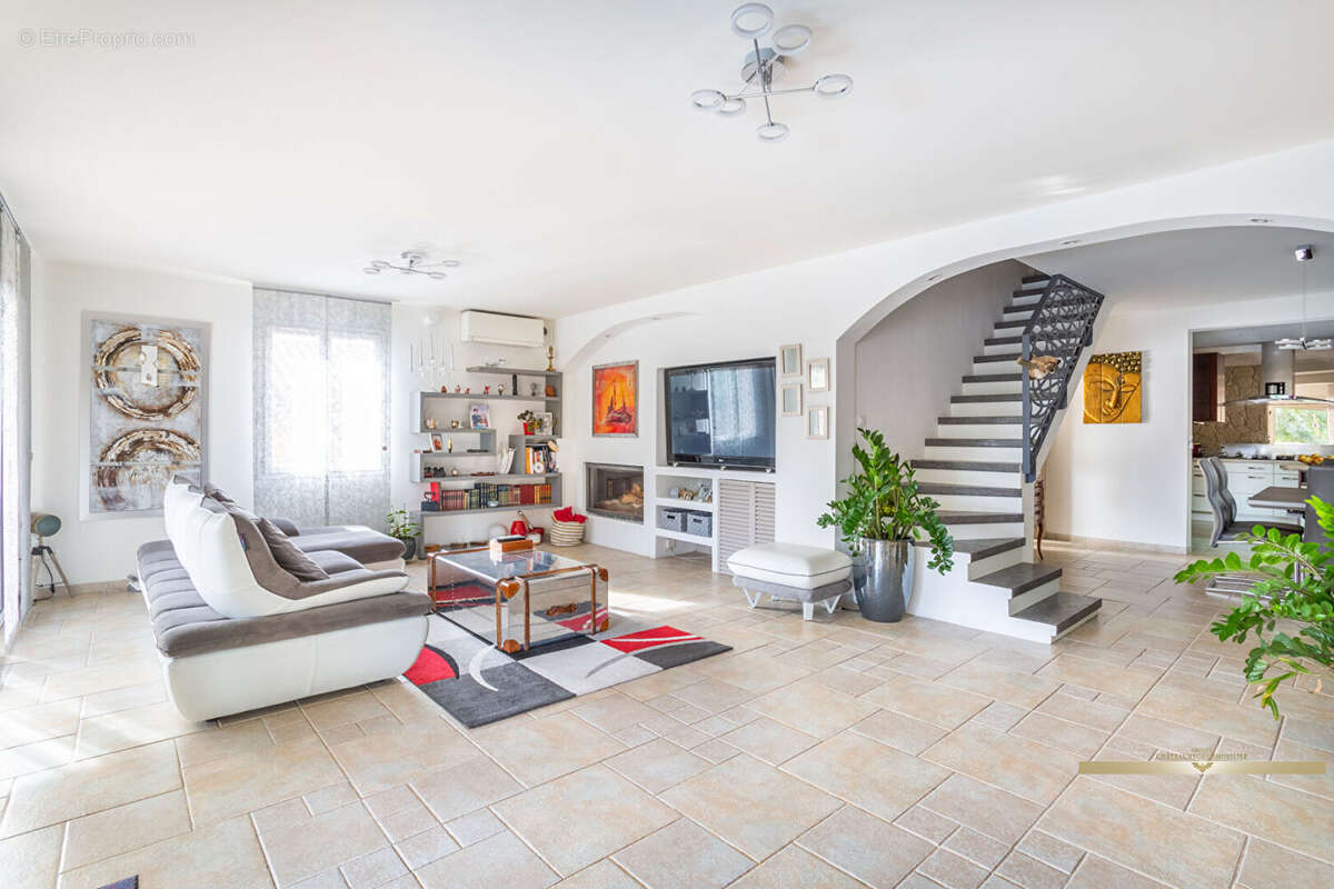 Maison à ENSUES-LA-REDONNE