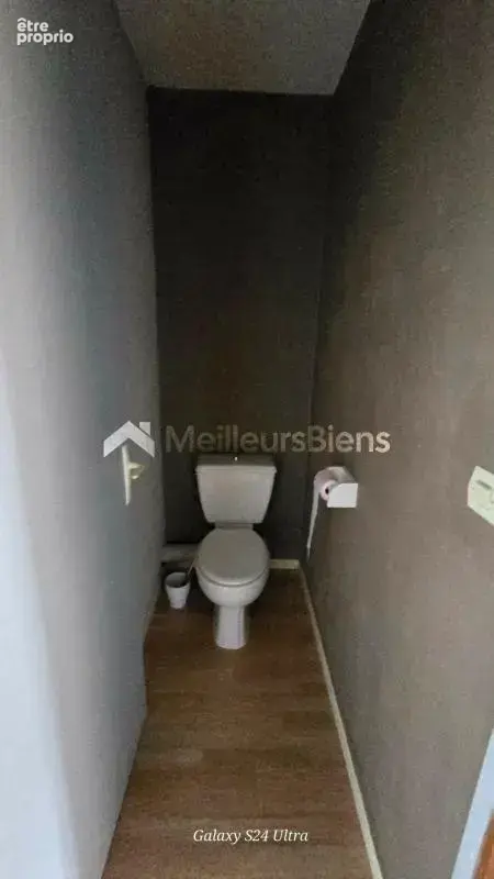 Investissement à Landrecies : immeuble 240 m², 6 chambres, 15 pièces - photo 9
